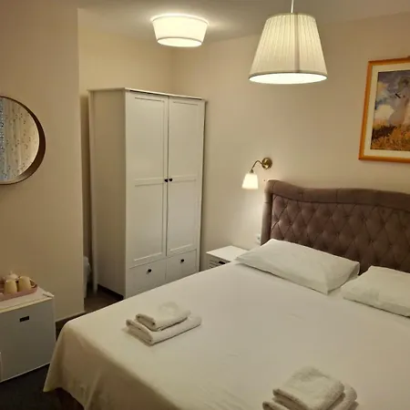 Portofino Sobe - With Free Parking 招待所 3*