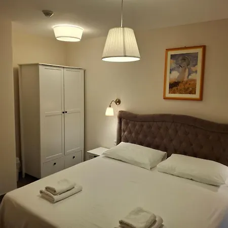 Portofino Sobe - With Free Parking 招待所 3*
