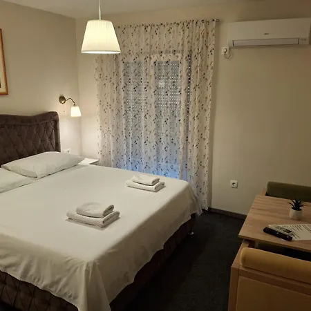 Πανσιόν Portofino Sobe - With Free Parking